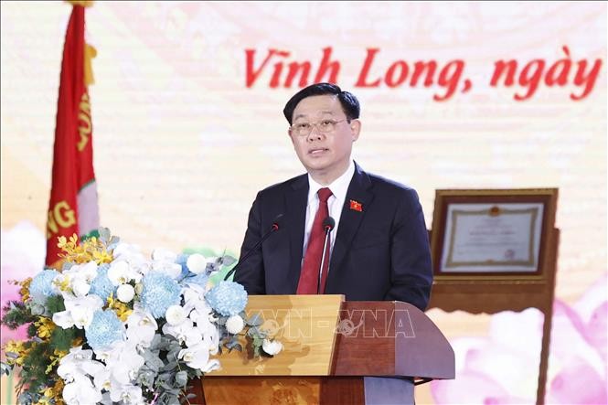 越南国会主席王庭惠：永隆省有效利用各种资源，推进发展 - ảnh 1