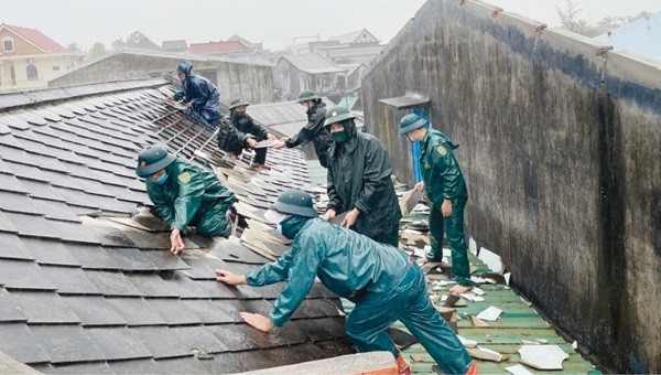  越南政府总理范明政要求集中应对第一号台风 - ảnh 1