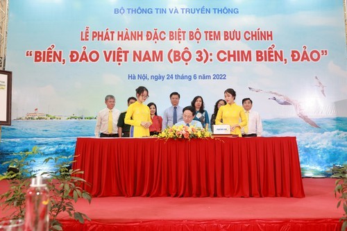 越南邮票展发行第三部“越南海洋岛屿”邮票集 - ảnh 1
