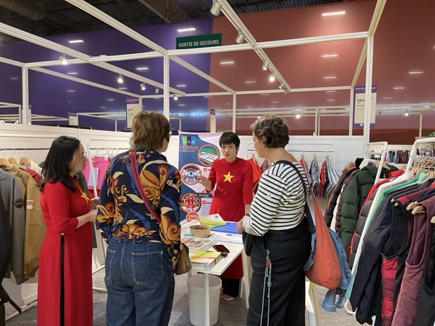 在法国推广越南纺织品服装 - ảnh 1