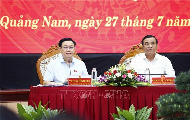 越南国会主席王庭惠与广南省委举行工作座谈 - ảnh 1