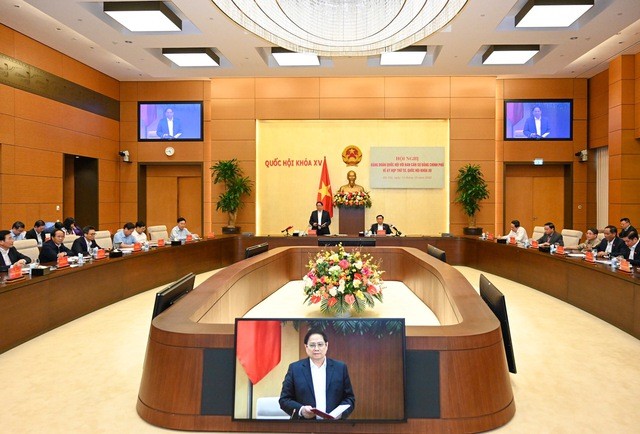 越南国会党团与政府党组召开会议 为第十五届国会第四次会议做好准备 - ảnh 1