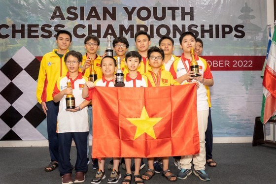 ​ 越南国际象棋队在2022年亚洲青少年国际象棋锦标赛奖牌榜上排名第一 - ảnh 1