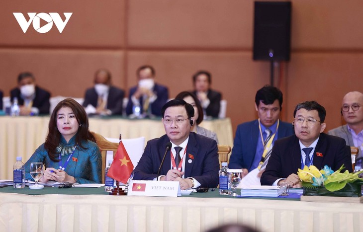 越南国会主席王庭惠出席第四十三届东盟议会联盟大会 - ảnh 1