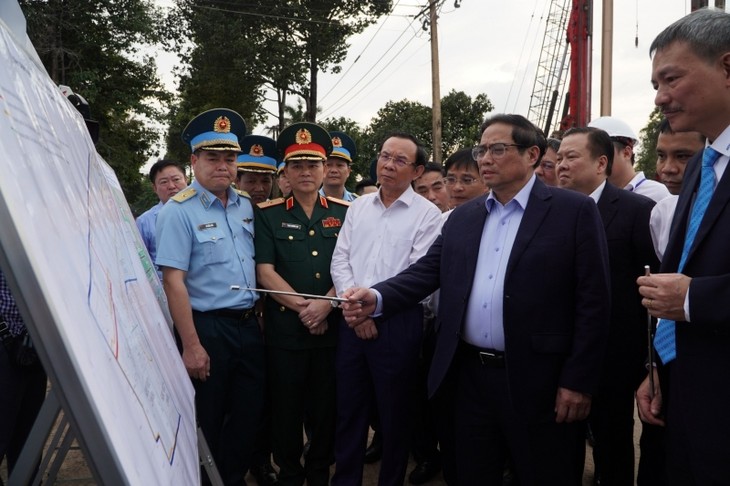 越南政府总理范明政宣布新山一机场T3航站楼正式动工修建 - ảnh 1