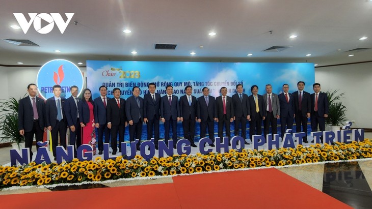 越南政府总理范明政出席越南国家石油集团2022年工作总结和2023年任务部署会议 - ảnh 1