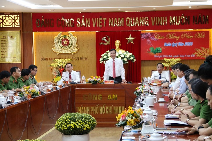 越南党、国家领导人赴各地拜年 - ảnh 1