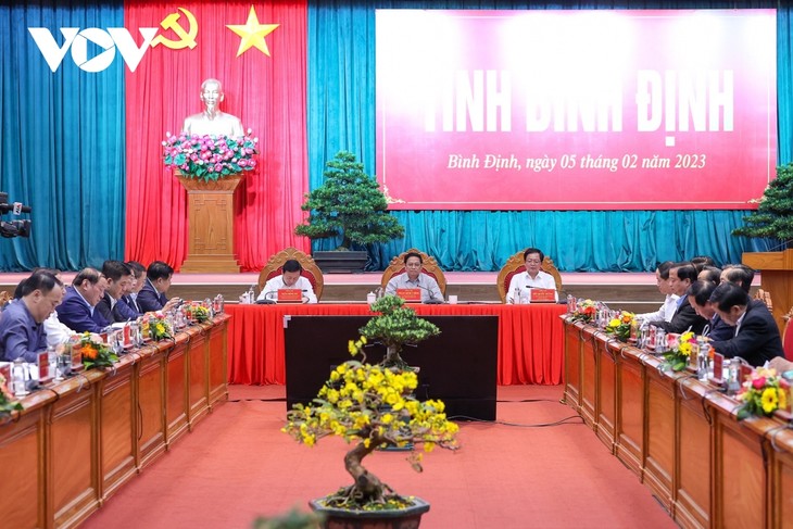 越南政府总理范明政：平定省要发挥自力更生、自强不息精神，不断向前奋进 - ảnh 1