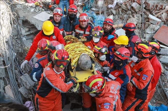 土耳其和叙利亚地震：伤亡人数增加3.7万多人    救援工作十分紧急 - ảnh 1