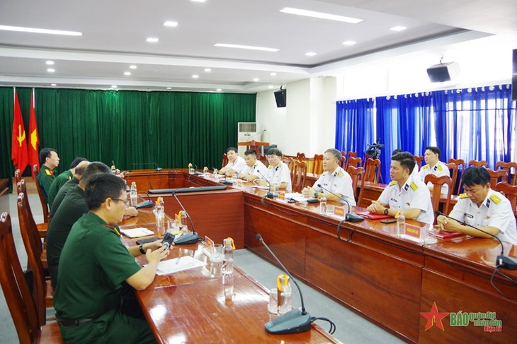 柬埔寨国防武官代表团到访越南海军学院 - ảnh 1