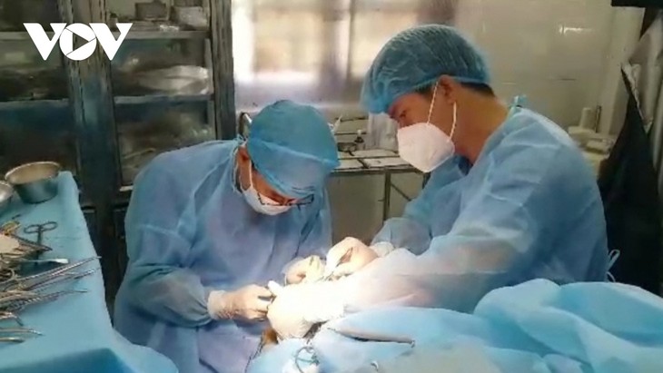 长沙东岛诊所成功救治一名患急性阑尾炎的渔民 - ảnh 1