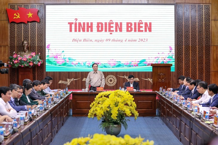 越南政府总理范明政与奠边省领导班子举行工作会议 - ảnh 1