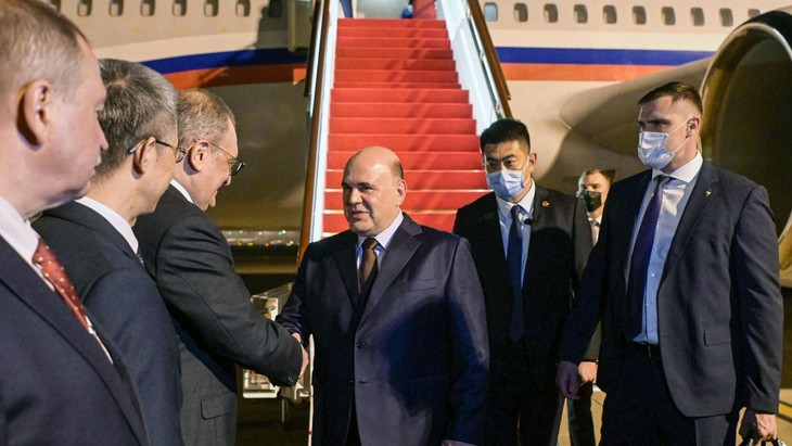 俄罗斯总理抵达上海   开始对中国进行正式访问 - ảnh 1