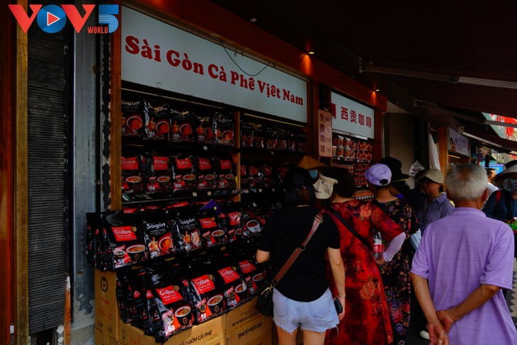 在广西东兴，越南商品广受中国消费者喜欢 - ảnh 3