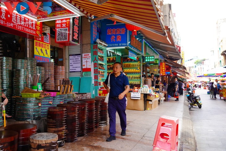 在广西东兴，越南商品广受中国消费者喜欢 - ảnh 6
