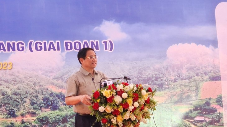 越南政府总理范明政出席宣光-河江高速公路动工修建仪式 - ảnh 1