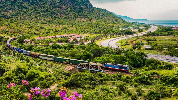 越南北南铁路位居世界上最壮观的9条火车旅行线路之首 - ảnh 1