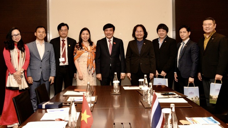 越南国会秘书长裴文强会见泰国下议院、印度尼西亚国会和老挝国会秘书长 - ảnh 1