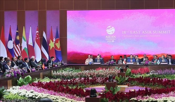 越南政府总理范明政出席东盟-印度峰会和东亚峰会 - ảnh 1