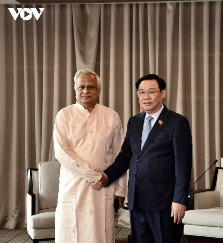 越南国会主席王廷惠会见孟加拉国各政党领导人 - ảnh 1