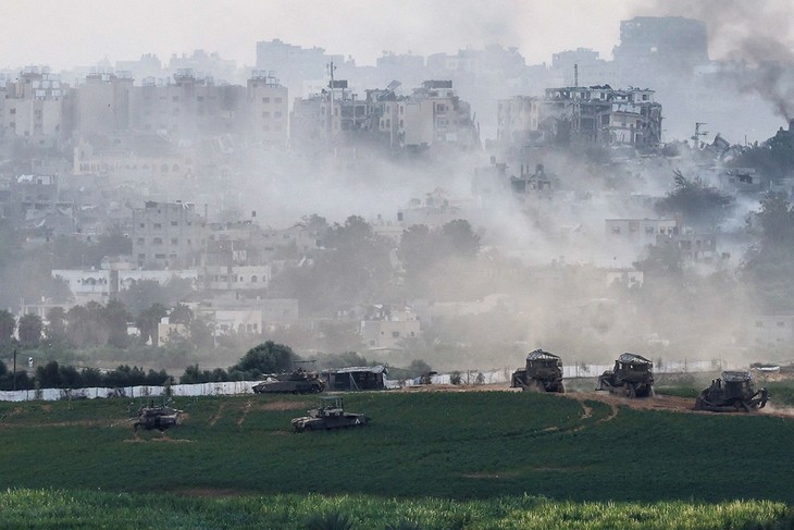 哈马斯与以色列冲突：以色列坦克将加沙地带分成两半 哈马斯600多个目标被摧毁 - ảnh 1