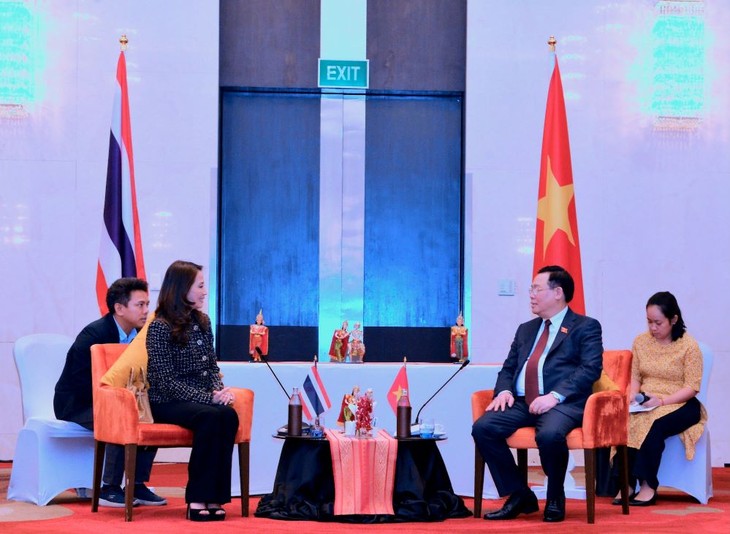  越南国会主席王庭惠会见泰国商会主席及泰国一流企业领导人 - ảnh 1