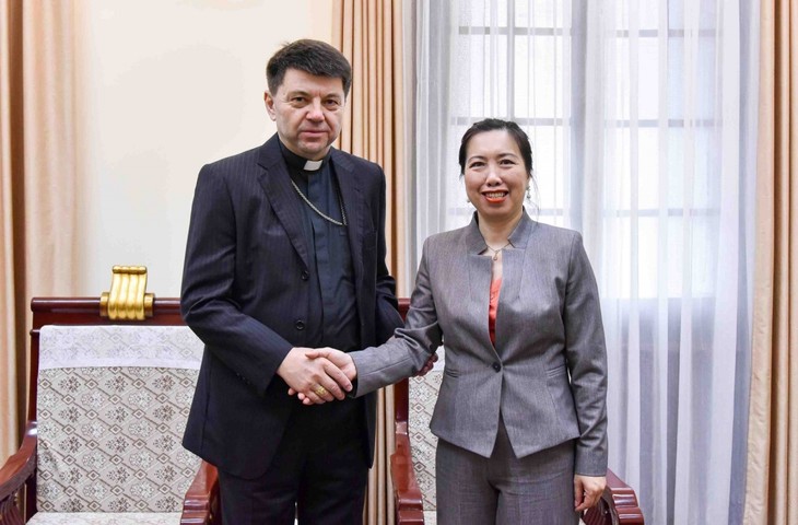 外交部副部长黎氏秋恒会见梵蒂冈首任常驻越南代表 - ảnh 1