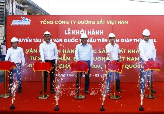 2024年将越南农产品输往中国的首趟国际联运列车启运 - ảnh 1