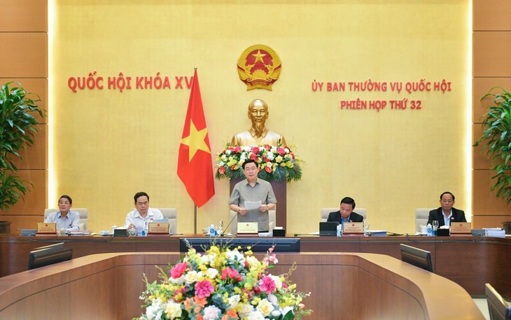 越南第十五届国会常务委员会第三十二次会议开幕 - ảnh 1
