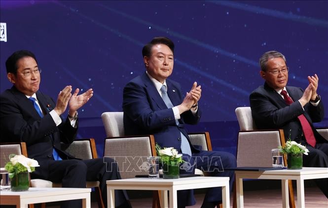 中日韩领导人会议强调巩固三边合作的目标 - ảnh 1