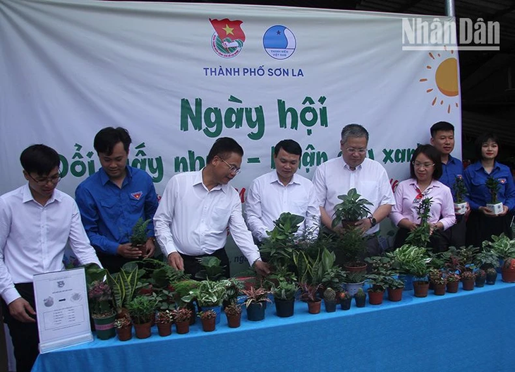 越南各地举行环境行动月启动仪式 - ảnh 2