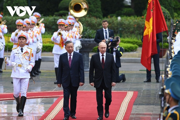 越南国家主席苏林主持仪式，欢迎俄罗斯总统普京访问越南 - ảnh 4