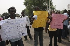 Nigeria: Krisis kembar - ảnh 3