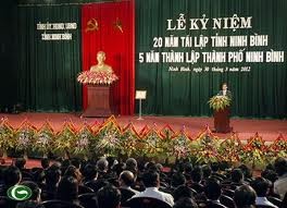 PM Nguyen Tan Dung menghadiri peringatan ke-20 Berdirinya kembali provinsi Ninh Binh - ảnh 1