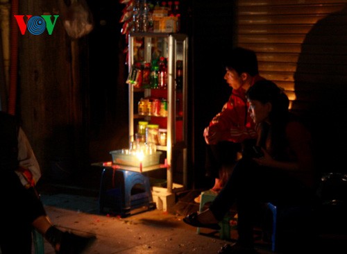 Ibukota Hanoi - satu jam tanpa cahaya lampu - ảnh 7