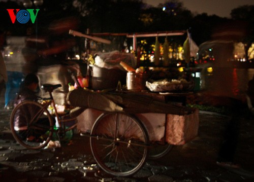Ibukota Hanoi - satu jam tanpa cahaya lampu - ảnh 8