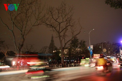 Ibukota Hanoi - satu jam tanpa cahaya lampu - ảnh 3
