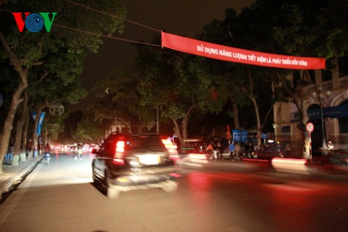Ibukota Hanoi - satu jam tanpa cahaya lampu - ảnh 4