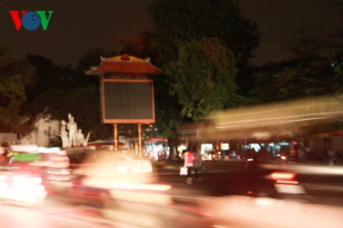 Ibukota Hanoi - satu jam tanpa cahaya lampu - ảnh 5