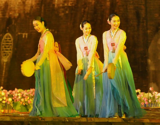 Festival Hue 2012 - Warisan budaya dengan integrasi dan perkembangan - ảnh 14