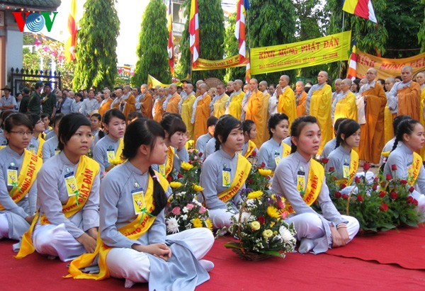 Kota Hue menyambut Mega Perayaan Weisak 2556 - ảnh 2