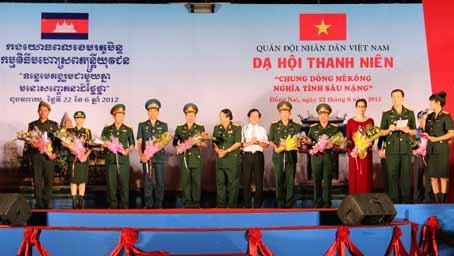 Malam pesta pemuda militer Vietnam – Kamboja - ảnh 1