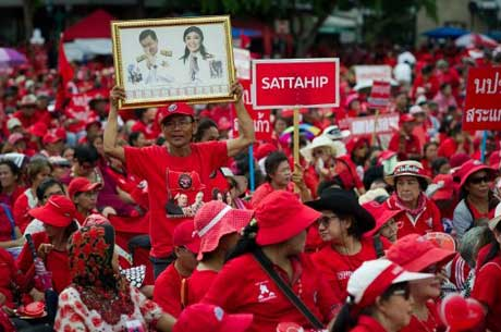 Thailand: Pihak “Berbaju Merah” melakukan pawai besar-besaran di ibukota Bangkok - ảnh 1