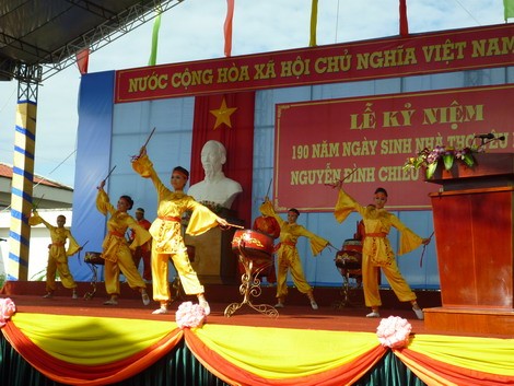 Long An memperingati ultah ke-190 Hari Lahirnya Almarhum penyair, patriot Nguyen Dinh Chieu - ảnh 1