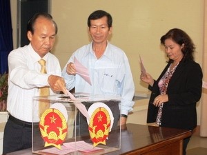 Menyusun proyek memungut suara mosi percaya terhadap para pejabat yang diangkat atau diesahkan MN dan Dewan Rakyat - ảnh 1