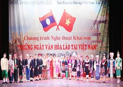 Program “Temu pertukaran kebudayaan, olahraga dan pariwisata Vietnam – Laos 2012” - ảnh 1