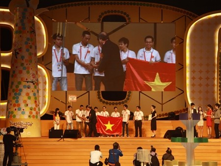 Vietnam merebut penghargaan ke-2 kontes Robocon Asia-Pasifik - ảnh 1