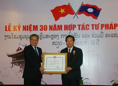 Peringatan ultah ke-30 kerjasama hukum Vietnam – Laos - ảnh 1