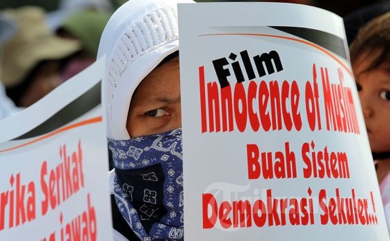 Gelombang demonstrasi menentang film yang melecehkan agama Islam melanda Asia Tenggara - ảnh 1