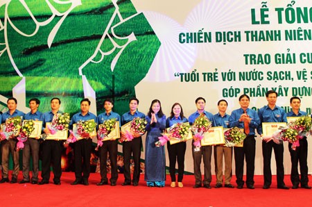 Liga Pemuda Komunis Ho Chi Minh melakukan evaluasi terhadap kampanye sukarela musim panas - 2012 - ảnh 1
